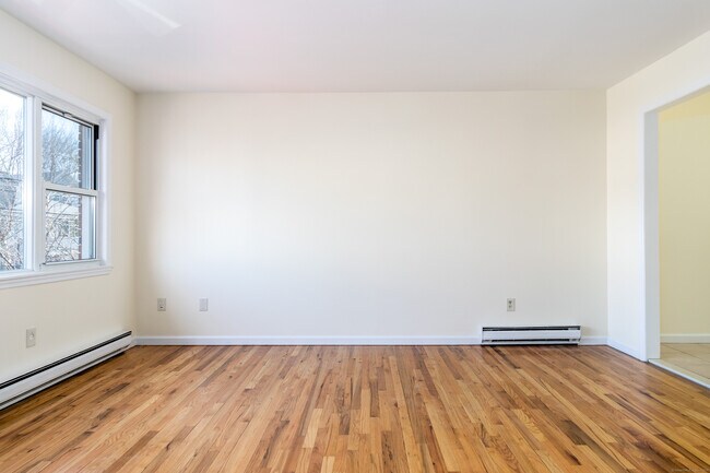 Building Photo - 196 Hope St