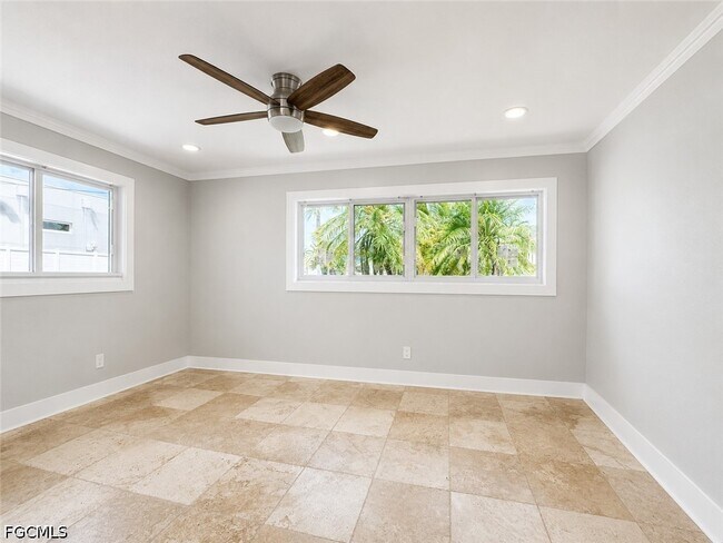 Building Photo - 912 Dolphin Dr