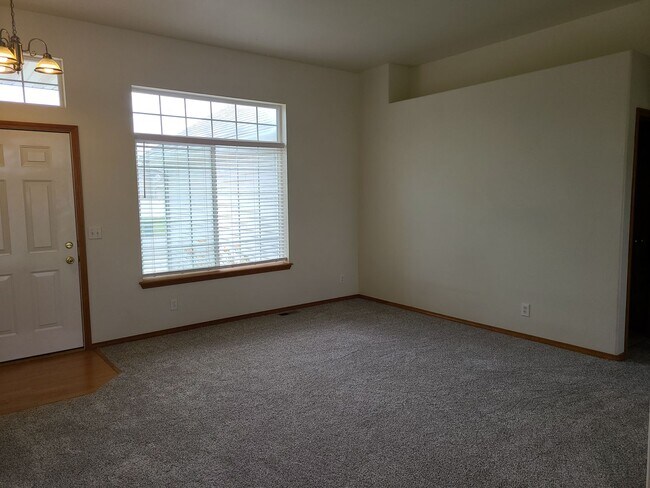 Building Photo - Lovely 3 Bedroom 2 Bath Sunshine Meadows Home for Rent!