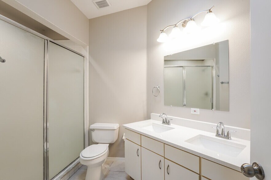 Building Photo - 13318 Greenpointe Dr