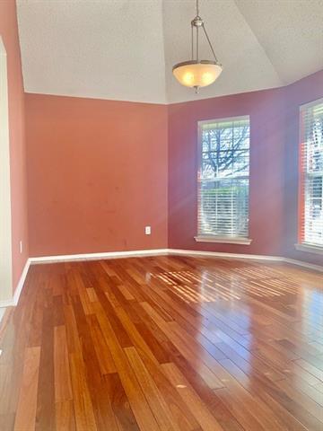 Building Photo - 711 Rolling Hills Dr