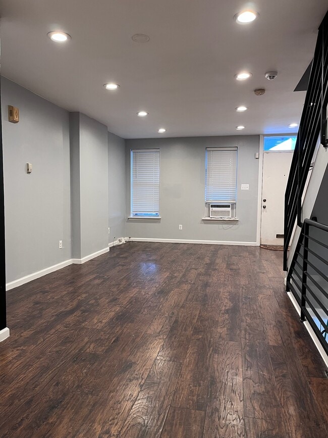 Building Photo - 3834 Parrish St