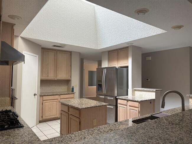 Building Photo - 16311 Rockgate Dr