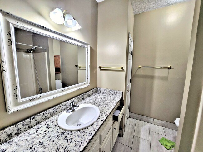 Building Photo - TOWNHOUSE FOR RENT - DECATUR SE