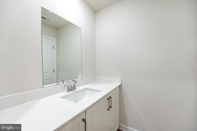 Building Photo - 715 Platinum Dr