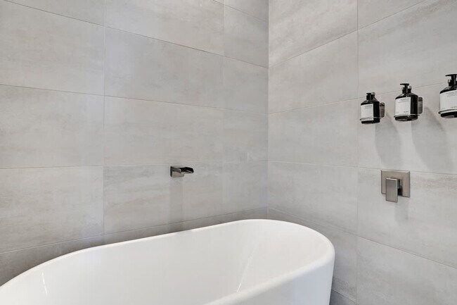 Building Photo - 1220 17th St