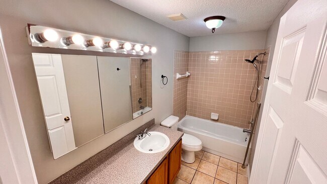 Building Photo - Charming 2 Bedroom, 1 Bathroom Home in Deltona!!