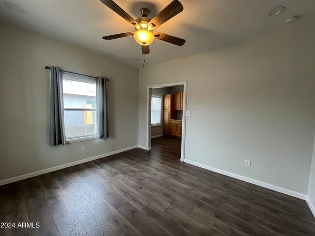 Building Photo - 1106 E Taylor St