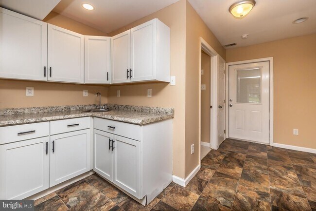 Building Photo - 3204 Norma Dr