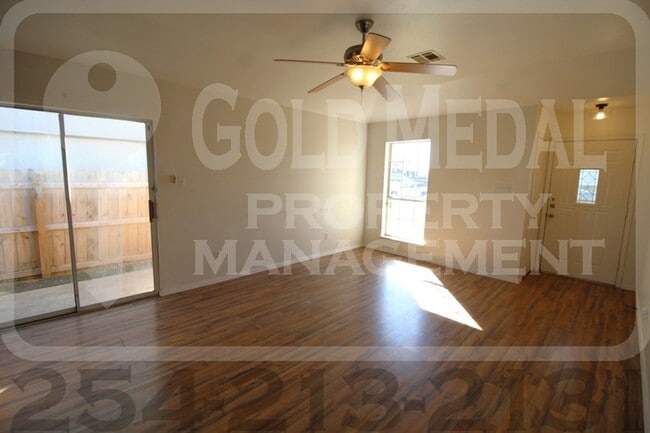 Building Photo - Beautiful 3-bed, 2-bath home now available...