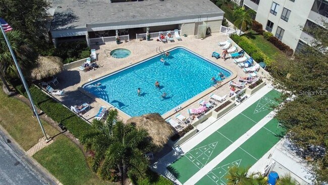 Building Photo - 2615 Cove Cay Dr