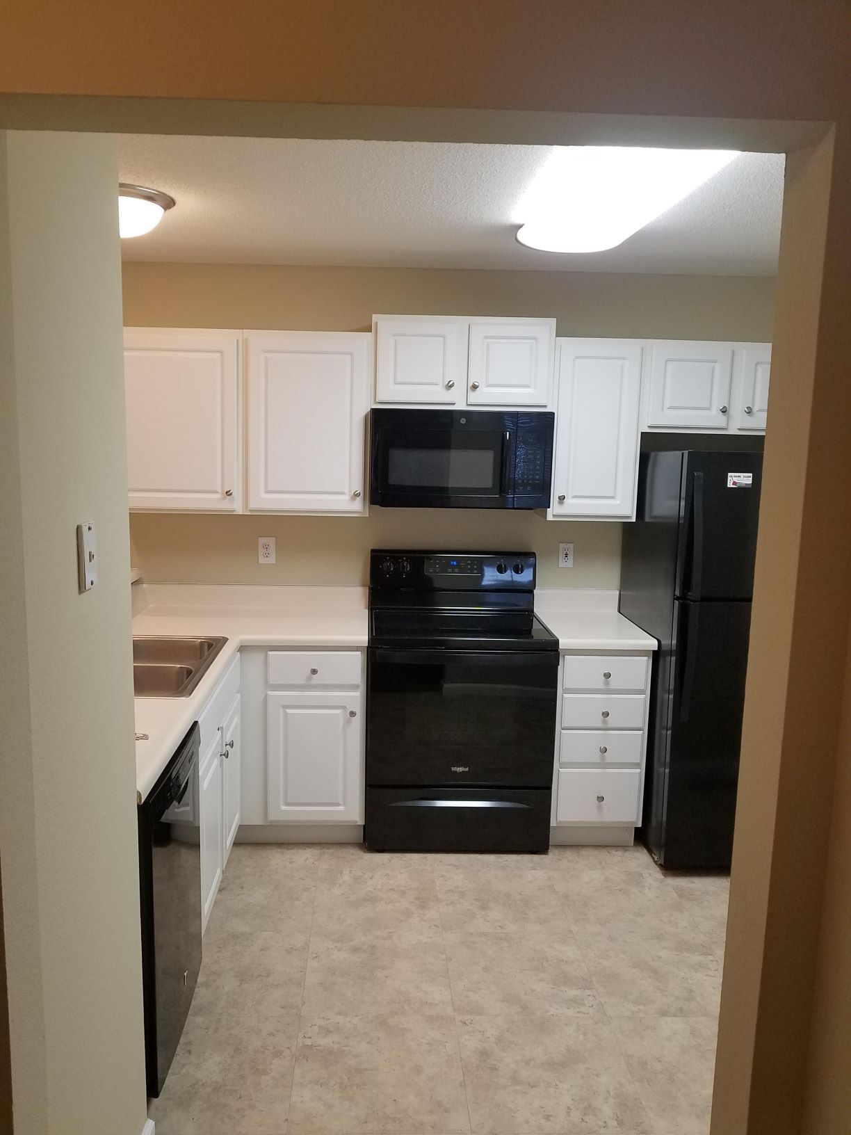 Building Photo - 421 Orchard View Ct