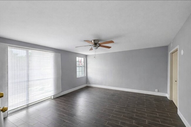 Building Photo - 3216 SW 23rd Terrace