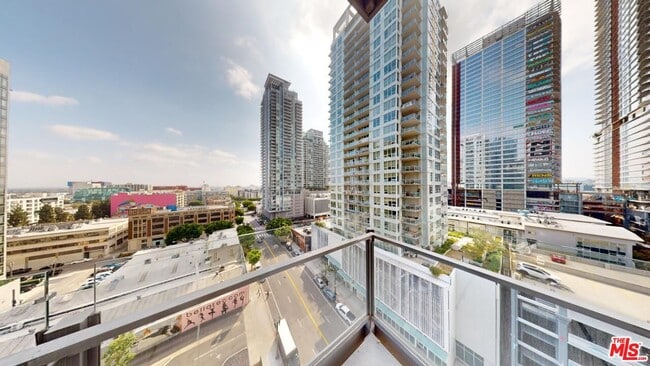 Building Photo - 1100 S Hope St
