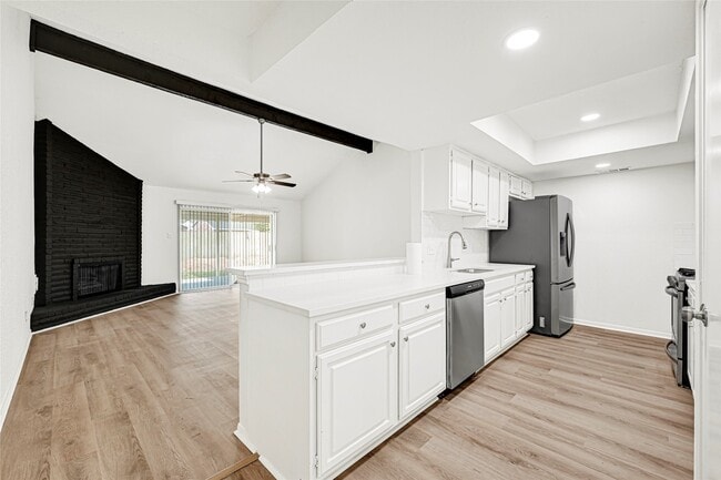 Building Photo - 10206 Sagebluff Dr