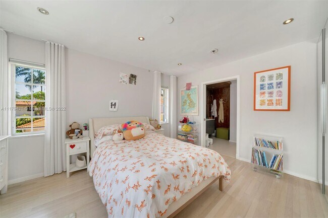 Building Photo - 1745 W 24th St