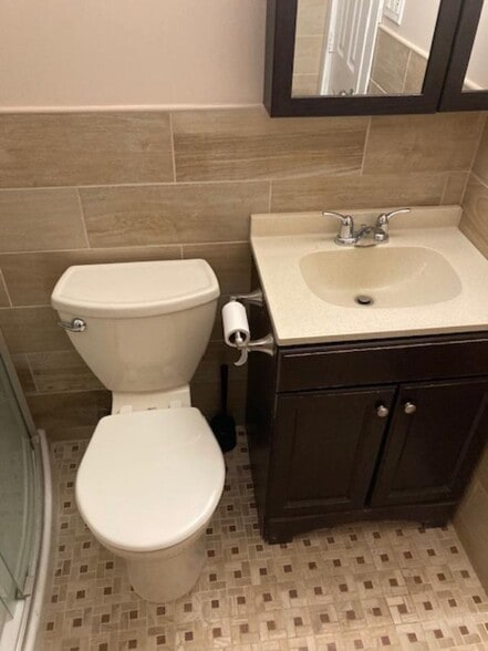 Building Photo - 636 Hoover St