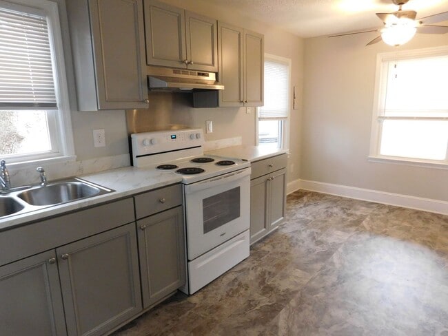 Building Photo - 418 Church Rd