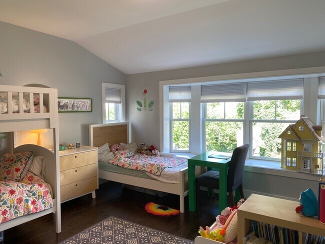 Building Photo - 500 Warburton Ave