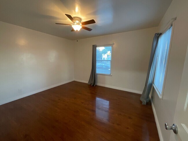 Building Photo - 515-521 S Tamarind Ave