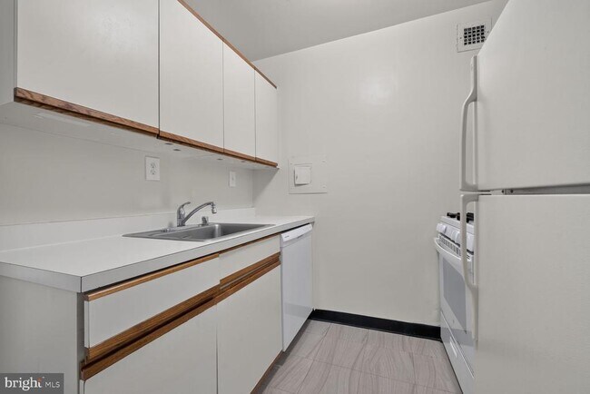 Building Photo - 2030 F St NW