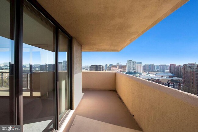 Building Photo - 1101 S Arlington Ridge Rd