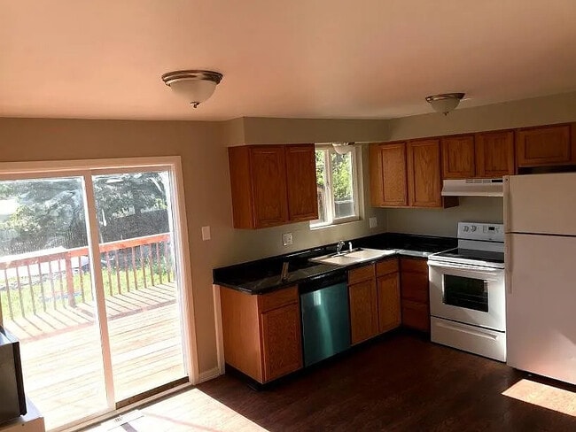 Building Photo - 184 Poppy St