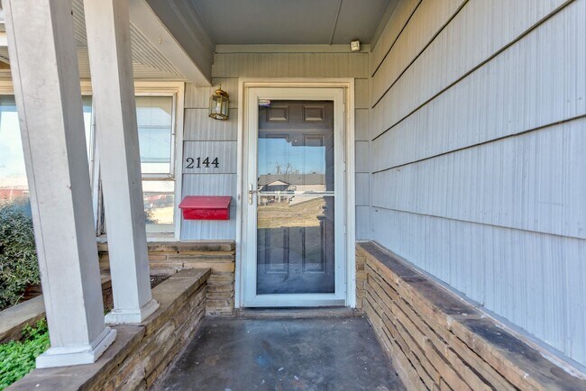 Building Photo - 2144 Pearson Dr