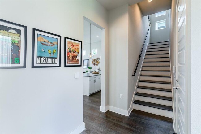 Building Photo - 6025 Seville Dr