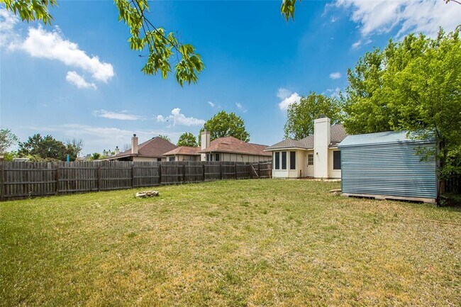 Building Photo - 814 Lantana Dr