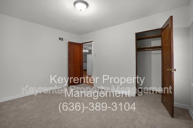 Building Photo - 1045 N New Florissant Rd