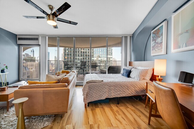 Building Photo - 300 N State St