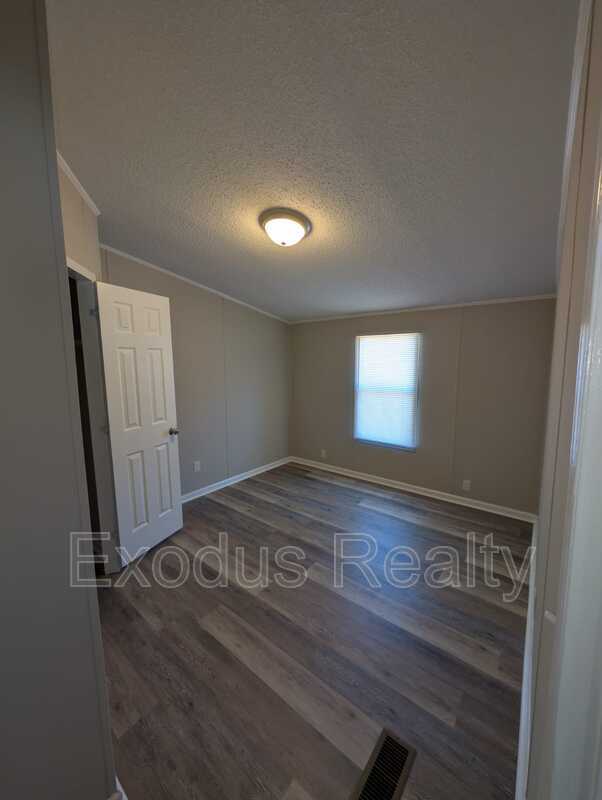 Building Photo - 87 Patriots Way