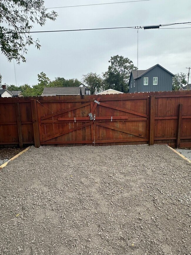 Building Photo - Charming Renovated 1900s Home with Modern Flair – Nashville, TN 37210 FOR LEASE