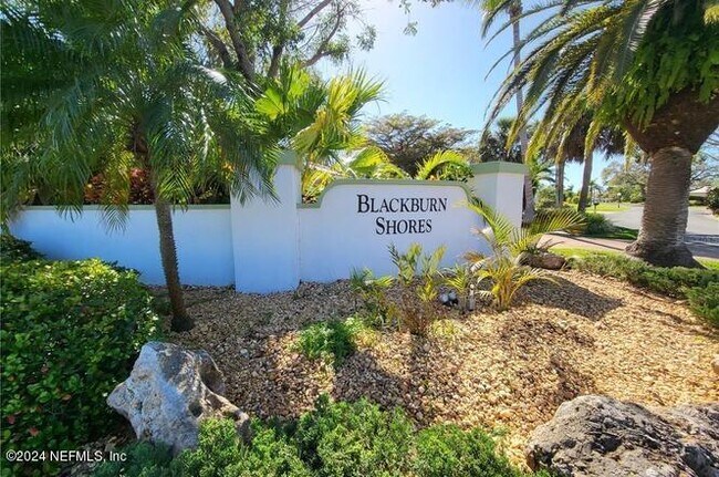 Building Photo - 405 Waterside Ln