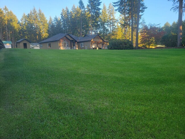 Building Photo - Beautiful Home on Gated Property