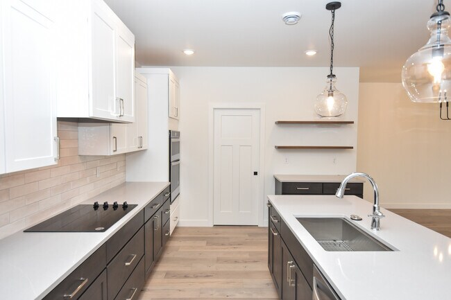 Quartz countertops - 6706 71st Ave S