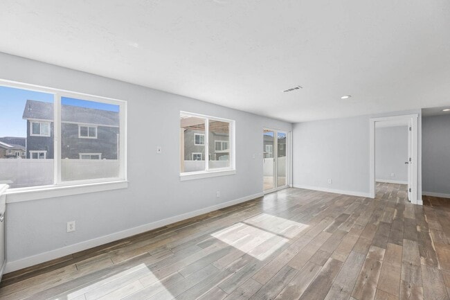 Building Photo - 6 Bedroom 3.5 Bathroom House in Saratoga Springs!