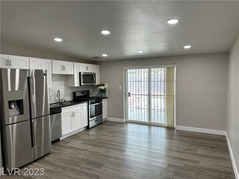 Building Photo - 2753 Talbot St