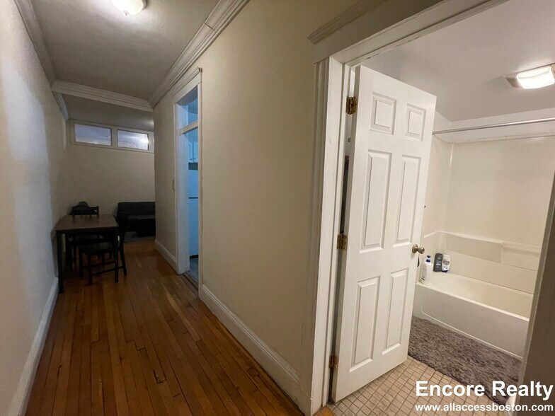 Building Photo - 66 Egmont St