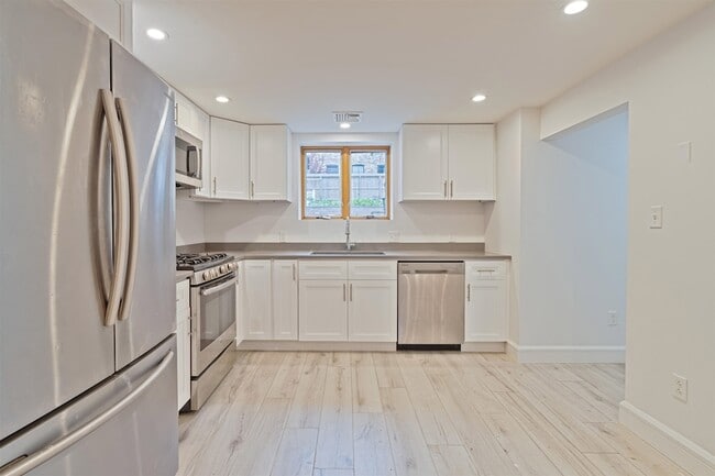 Building Photo - 47 Poplar St