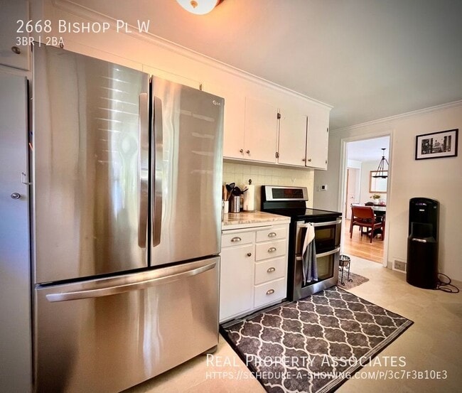 Building Photo - 2668 Bishop Pl W