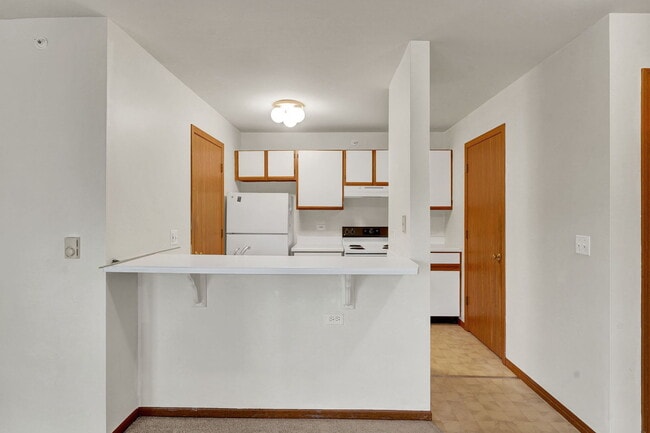 Building Photo - 330 Leah Ln