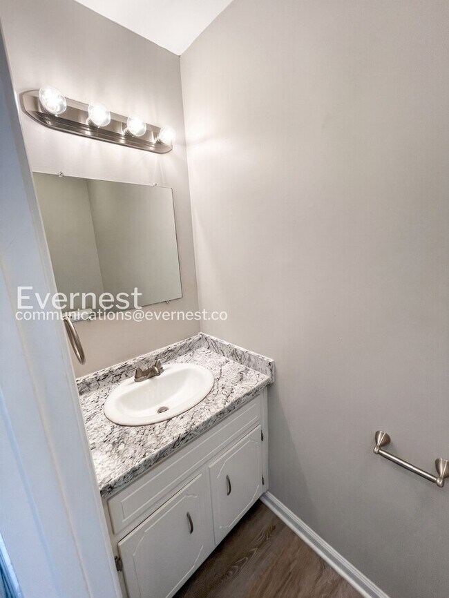 Building Photo - 901 Cimarron Ct