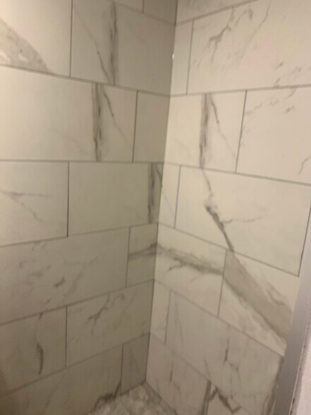 Building Photo - 8109 S Dorchester Ave