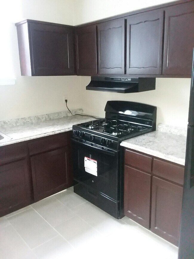 Building Photo - 448 Lincoln Ave