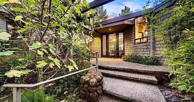 Building Photo - 522 Meadowood Ln