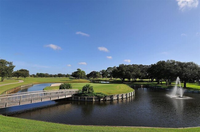 Building Photo - 7405 W Country Club Dr N