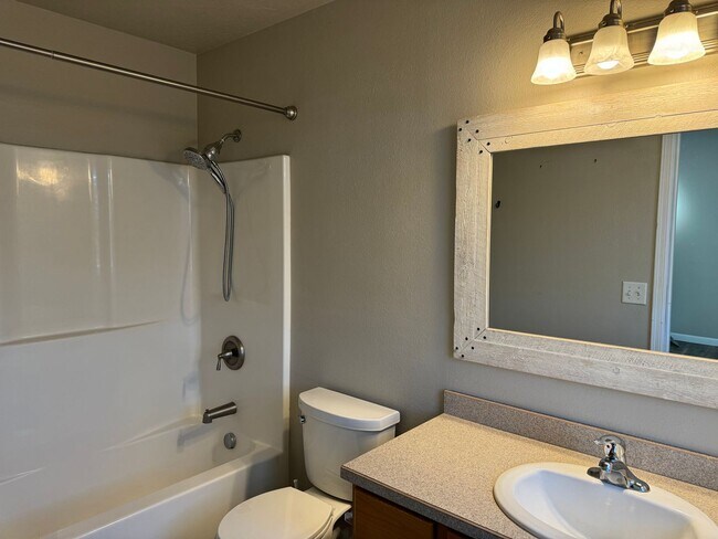 Building Photo - Spacious 3 Bed, 2 Bath in Lolo, MT!!