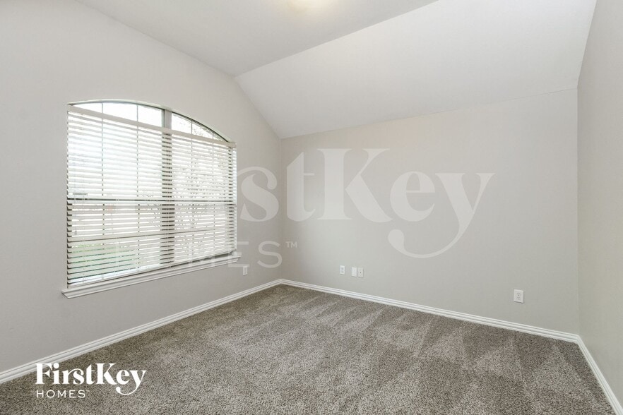 Building Photo - 1601 Lake Pine Dr